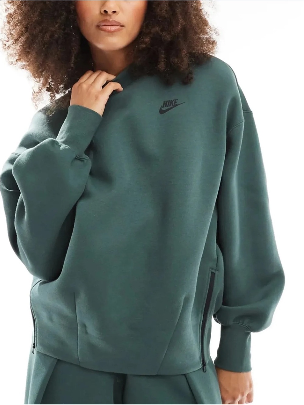 NWT Nike Sportswear Tech Fleece
Women's Oversized Crew-neck Sweatshirt